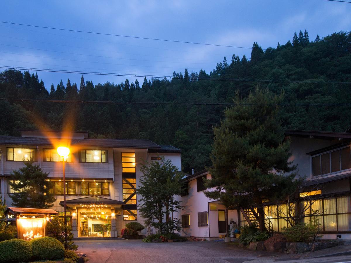 Ryokan Gizan Takayama  Eksteriør billede
