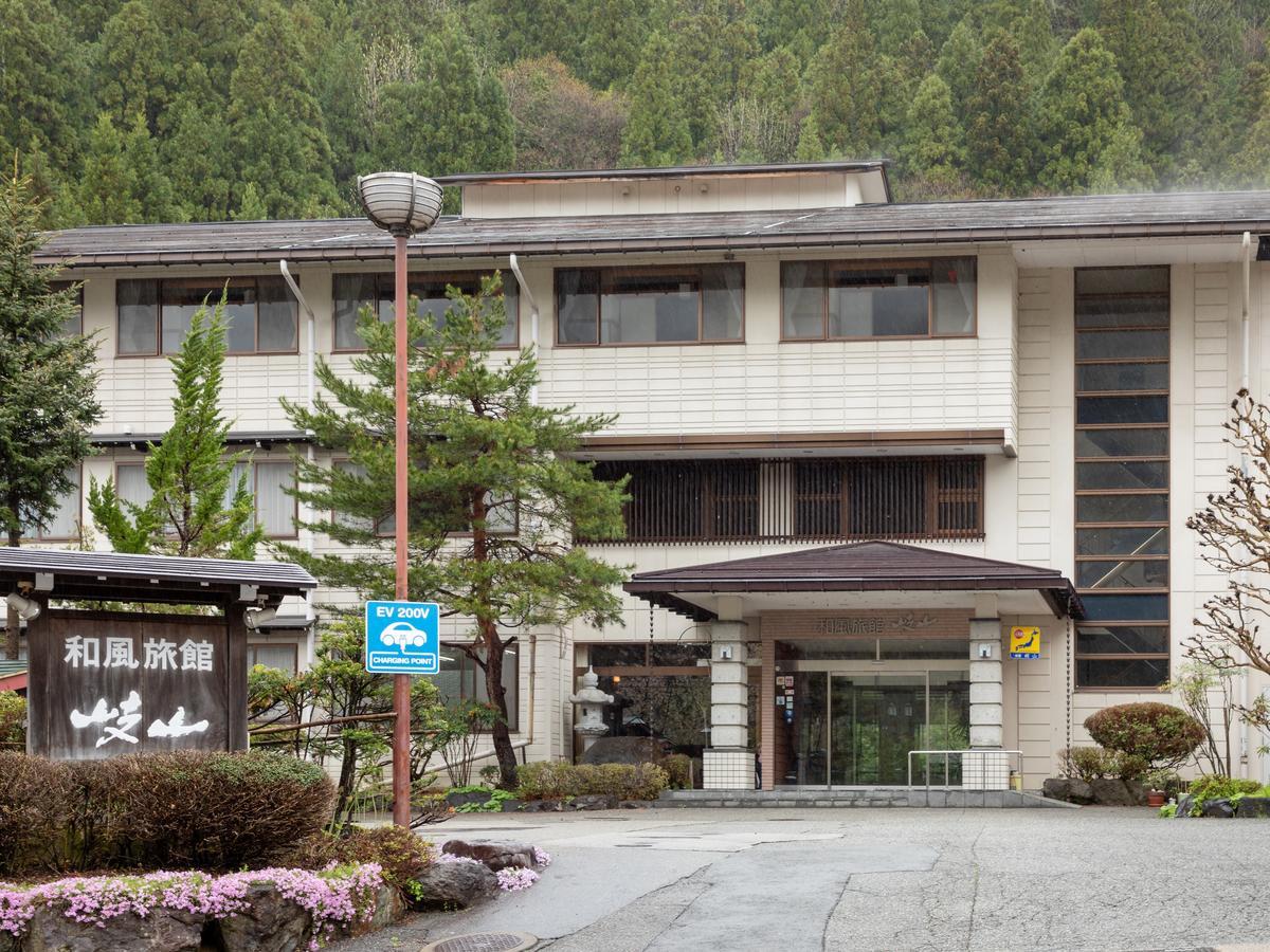 Ryokan Gizan Takayama  Eksteriør billede